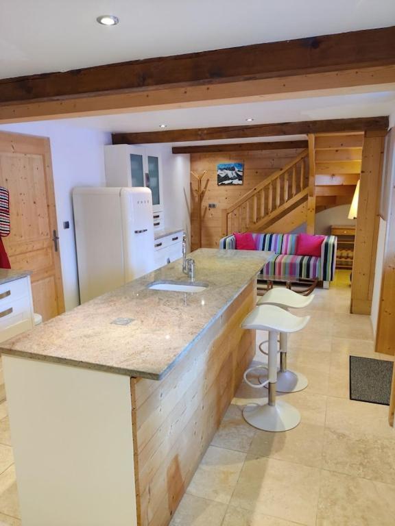 Spacious Ski Chalet In Traditional French Village, Sleeps 8, Four Star With Fibre Broadband Abondance Exterior photo